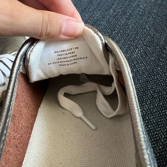 FRYE Womens 7.5 Metallic Silver Pewter Flats Gia Low Top Lace Leather Sneakers - Picture 7 of 7